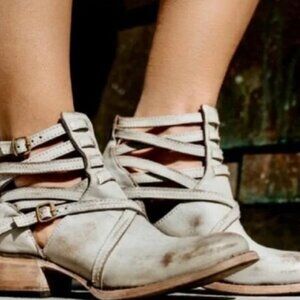 Freebird by Steven Stair Boots Distressed Booties ICE, size 7!!